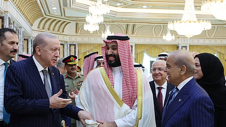 From left to right: Turkish President Recep Tayyip Erdogan, Saudi Crown Prince Mohammed bin Salman and Pakistani Prime Minister Shehbaz Sharif.