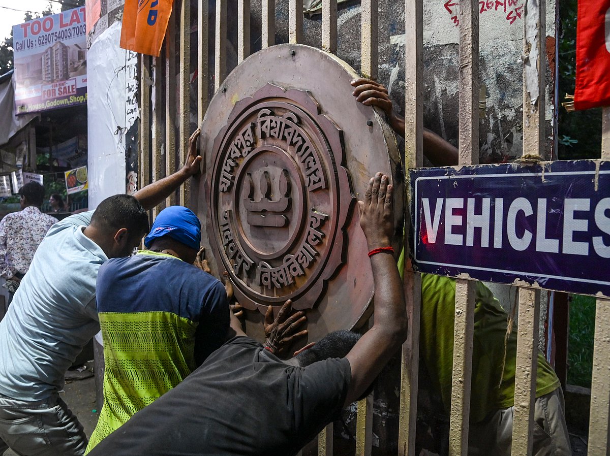Jadavpur University files police complaints over violence, damage to emblem