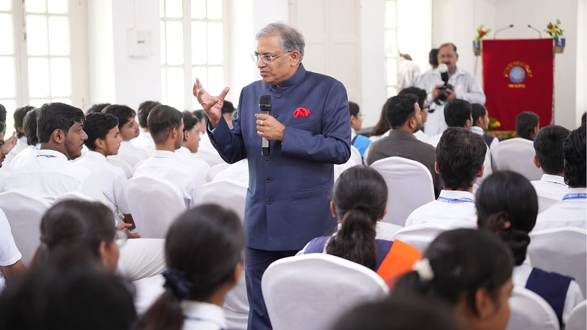 CEC tells Lucknow students EVMs are not connected to internet or wireless technology