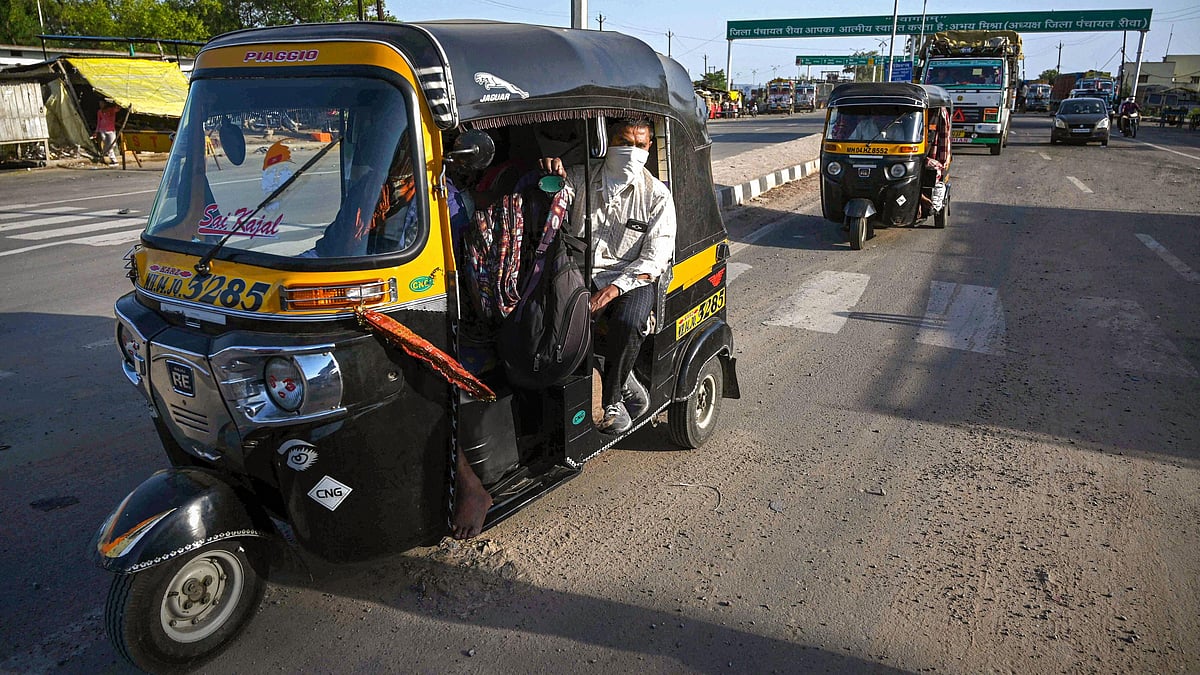 Maharashtra gives auto, taxi drivers one more month to learn Marathi; warns of licence suspension