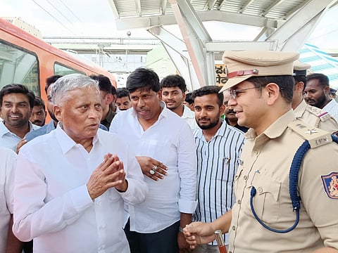 Union Minister V Somanna talks to SP Shivanshu Rajput in Bangarpet on Saturday 
