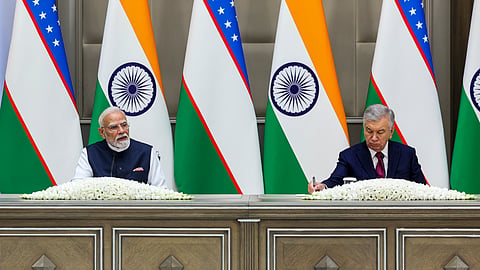  Prime Minister Narendra Modi and Uzbekistan President Shavkat Mirziyoyev during the joint press meet after the exchange of MoUs, in Tashkent, Uzbekistan. 
