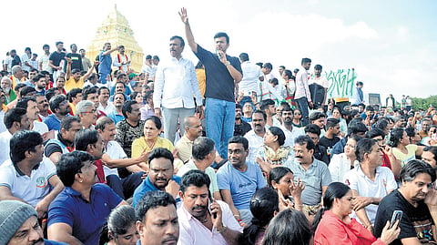 Bengaluru MPs Tejasvi Surya, Shobha Karandlaje, Dr CN Manjunath and PC Mohan, along with Jayaagar MLA CK Ramamurthy, join the protest at Lalbagh on Sunday  
