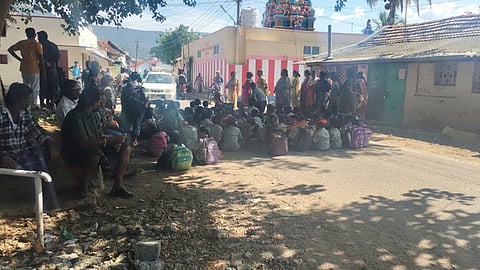  Coimbatore: Students of the Panchayat Union Primary School in Narasipuram, Thondamuthur block, staged a road roko in front of the school