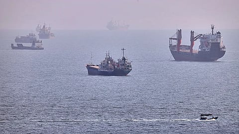 The Iranian retaliation followed a US attack on two Iranian rocket launchers on Larak Island. 