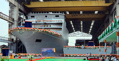 The ship has the capacity to support diving operations up to 300 metres. It also has the capability of providing rapid submarine rescue.