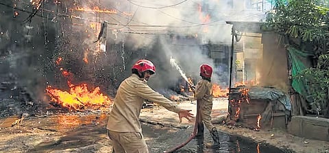 The fire spread rapidly through the five-storey building, with inflammable materials and the building’s single entry-exit route allegedly aggravating the situation and trapping occupants in the smoke-filled premises. 