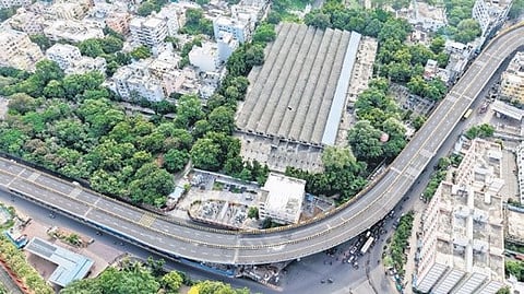 Hyderabads much-awaited 3.32 KM Nalgonda X Roads Steel Flyover will be inaugurated by Chief Minister A Revanth Reddy on September 3, 2026. The Rs 620 crore project will provide a signal-free corridor from Nalgonda X Roads Jn to Owaisi Hospital Junction.