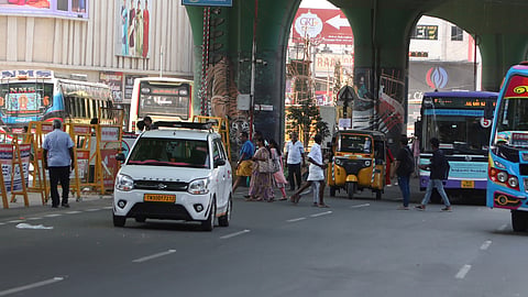 With no dedicated pedestrian crossing facility, commuters are forced to cross the roads at busy intersections.