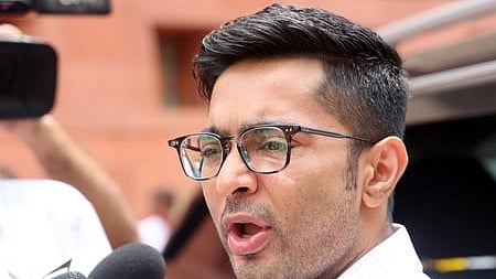 On August 27 evening, the Kolkata Municipal Corporation (KMC), along with the Kolkata Police (KP), dismantled a huge allegedly unauthorised billboard of the All India Trinamool Congress (AITC) installed on the rooftop of Abhishek Banerjee’s office.