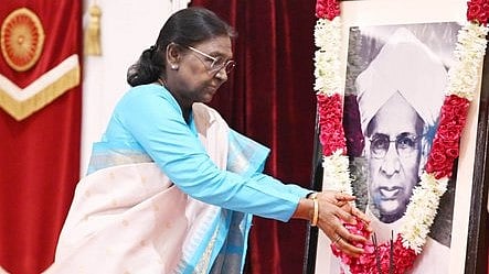 President Droupadi Murmu pays floral tributes to Dr Sarvepalli Radhakrishnan, former President of India on his birth anniversary at Rashtrapati Bhavan.