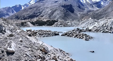 The report cites Vasudhara Lake, where a risk assessment was completed but an early-warning system had reportedly not been installed even months later.