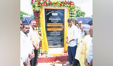Narasaraopet MP Lavu Sri Krishna Devarayalu and Gurazala MLA Yarapathineni Srinivasa Rao performed the foundation-laying ceremony for an AMRUT 2.0 drinking water project at Dachepalle. 