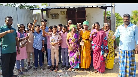 Residents of Nayakkan Palayam holding a protest demanding closure of the Tasmac outlet on Monday.