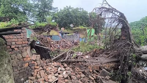 Large cracks also appeared on the ground in surrounding areas, triggering panic among residents.