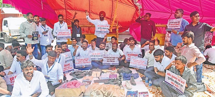 Student bodies in DU intensify protest, demand safer housing & accountability