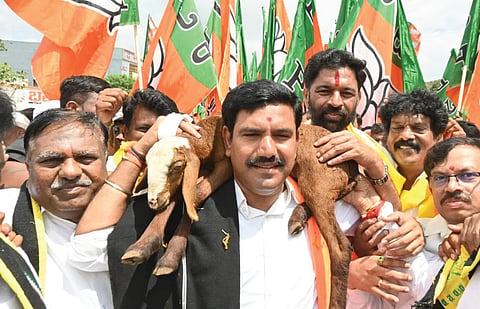 BJP state president B Y Vijayendra and other party leaders on the 8th day of the Ballari Chalo padayatra at Hale Daroji in Sandur taluk on Tuesday 