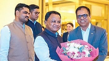 CM Mohan Charan Majhi being received by an official of the Embassy of India in the UAE upon his arrival in Abu Dhabi, on Tuesday evening.