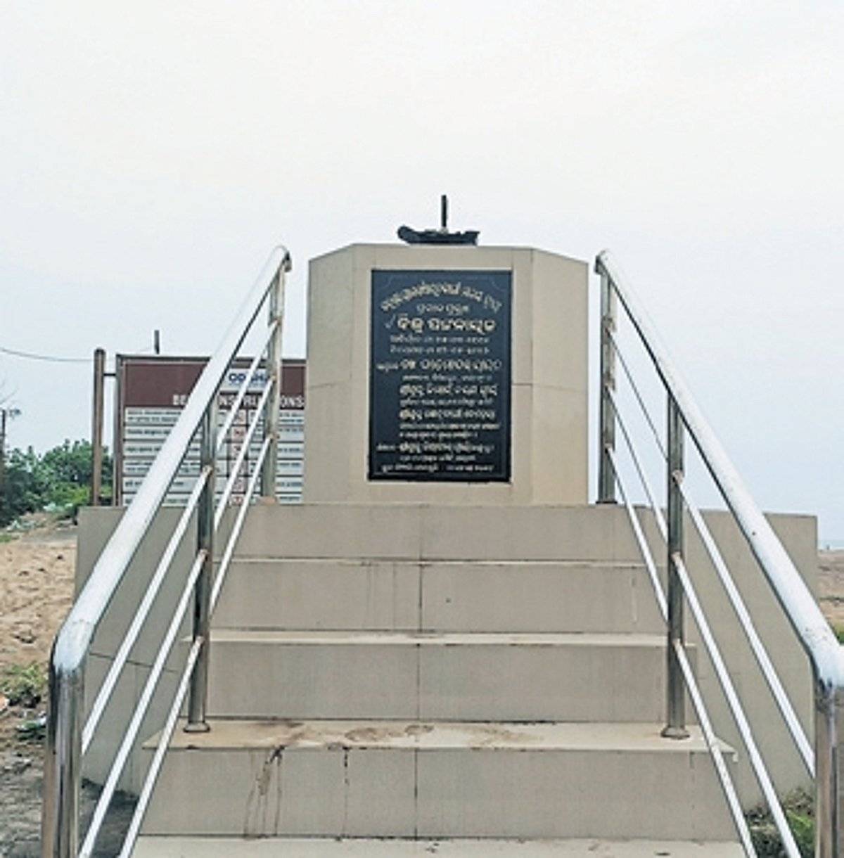Miscreants uproot Biju Patnaik’s bust in Jagatsinghpur