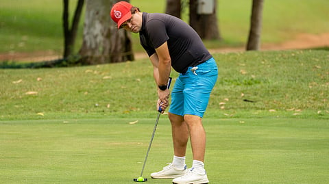 Magnus Carlsen enjoying a round of golf on Wednesday. It's a sport he plays a lot, even during tournaments 