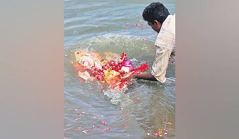Environmental experts warn that the damage from PoP extends beyond immersion day. Unlike clay, PoP does not dissolve easily and can settle as powder on the bed of water bodies, affecting aquatic ecosystems.