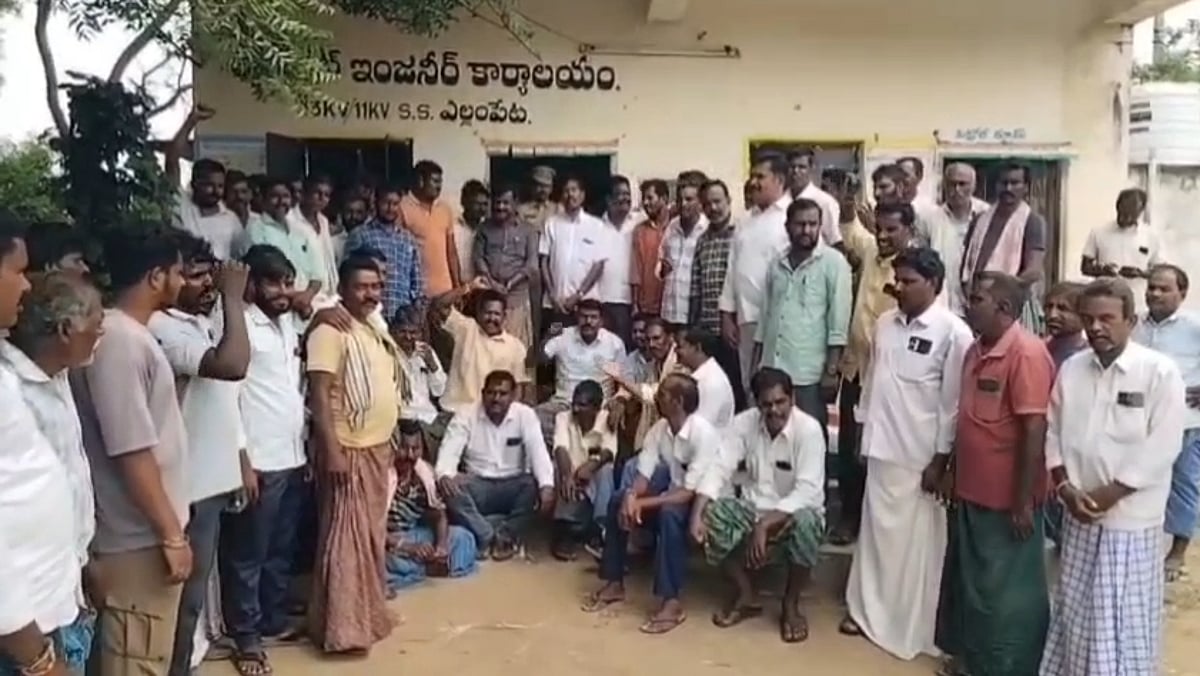 Telangana: Yellampet farmers protest seeking uninterrupted power supply