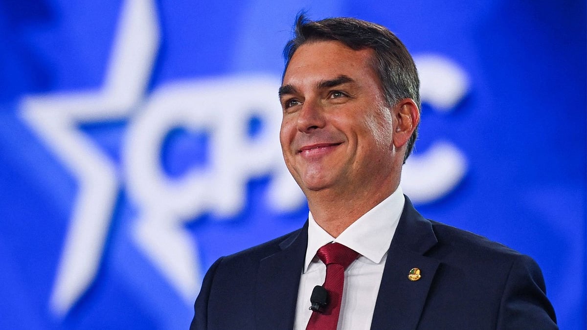 Corruption probe targets Brazil presidential candidate Flavio Bolsonaro