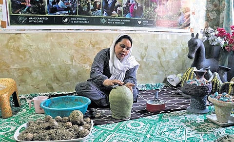 Simran, an artisan from Nowshera in Srinagar.