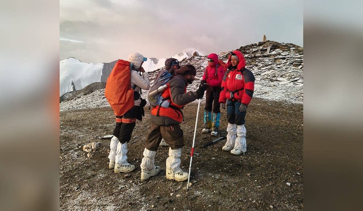 Scaling new heights with white canes, visually impaired Jharkhand youths conquer Ladakh peak