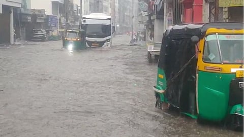 Heavy rain in Vadadora