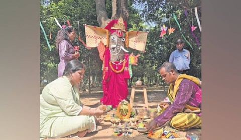 A painted coconut represented the mouse, traditional winnowing trays formed the ears, while reused thermocol and sunboard were used for the tusks and eyes. The trunk was painted to depict Ganesha’s face and trunk.
