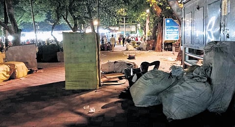 Vendors at Janpath wind up their stalls for the day 