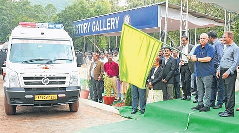 Mobile forensic vehicles will be formally flagged off the 6th Bn APSP ground, Mangalagiri, by DGP Sri Harish Kumar Gupta. 
