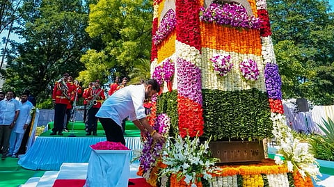 Chief Minister A Revanth Reddy paying floral tributes to the martyrs during the state-level celebrations of ‘Telangana Praja Palana Dinotsavam’. 