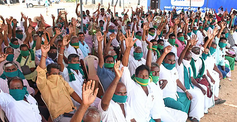 The indefinite strike of farmers at Samayapuram, demanding full waiver of crop  loans, entered the third day on Thursday 