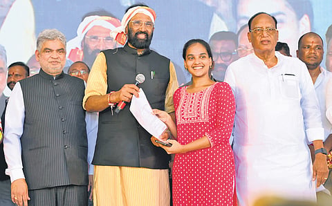 Irrigation Minister M Uttam Kumar Reddy hands over an appointment letter to a jobseeker at the job fair held in Kodad, Suryapet district, on Saturday