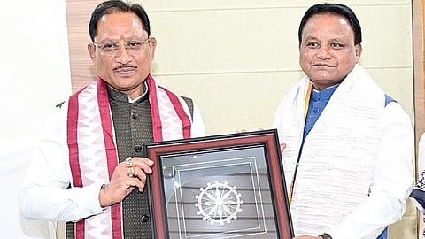 CM Mohan Charan Majhi with his Chhattisgarh counterpart Vishnu Deo Sai.