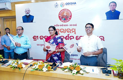 Deputy CM Pravati Parida virtually flagging off the first pilgrimage under Shree Jagannath Darshan Yojana