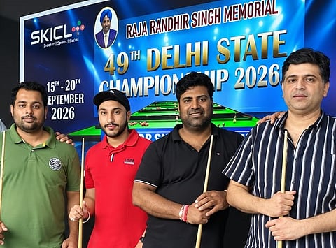 Cueists pose for a picture after the final