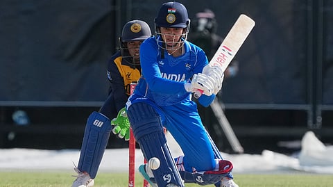 Smriti Mandhana batting against Sri Lanka in the final