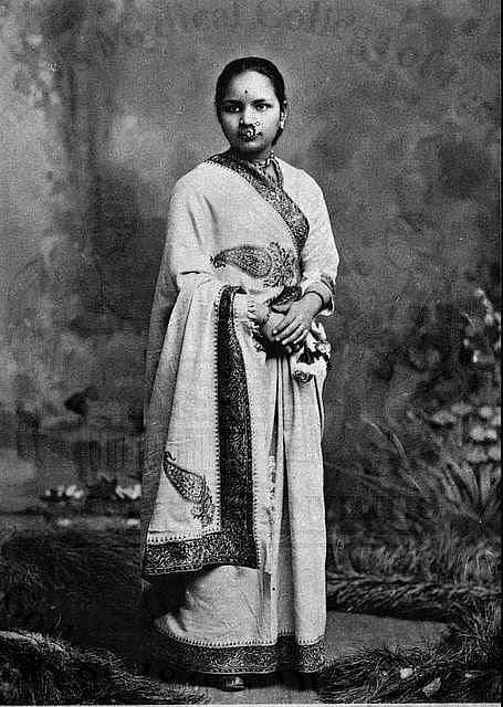 The woman who crossed an ocean to become a doctor