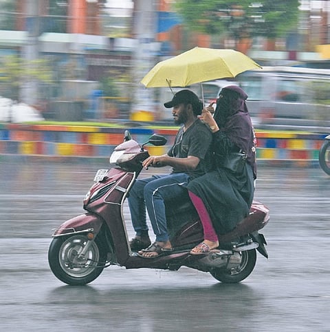 With the impact of deep depression, citizens of Vijayawada witness heavy rainfall  