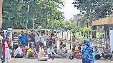 Vendors stage protest in front of the PPA administrative building on Tuesday.