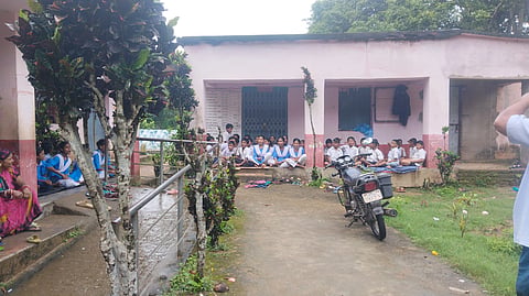 Students of Manibhadra Nodal Upper Primary School at Bainsiria village in Jajpur district’s Bari block staged a protest at their school on Tuesday.