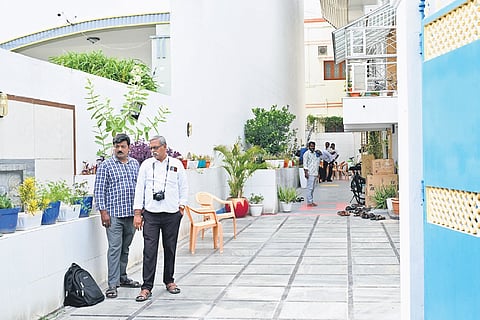 The DVAC team comprised officials from Tiruvannamalai & Vellore units  
