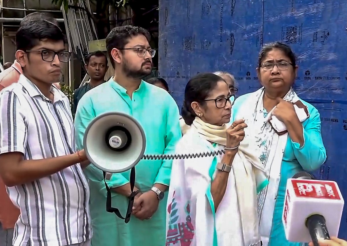Mamata Renews Demand for CEC's Removal Over SIR Row