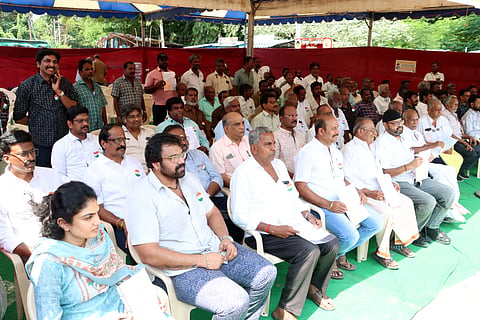 Protesters welcomed the free travel scheme but urged the government to let private bus operators, who have served the public for over a century, participate.
