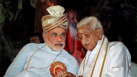 PM Modi with Shri Ashok Singhal.