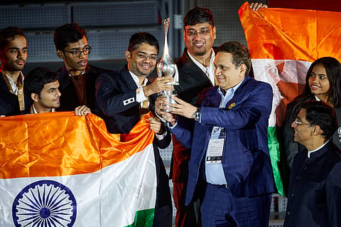 Open team captain Srinath Narayanan, head of delegation Abhijit Kunte and women's team captain Swayams Mishra at the Closing Ceremony on Sunday 