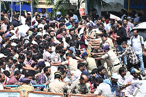 The scuffle between Swarna Gramam Swarna Ward (SGSW) employees and police during the ‘Chalo Vijayawada’ protest on Sunday.